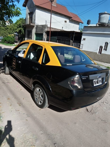 Ford Fiesta Max One Ambiente 1.6 Con Gas Taxi