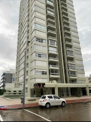 Imagen 1 de 16 de Apartamento - Punta Del Este - 4 Dormitorios - 3 Baños -  Frente Al Puerto