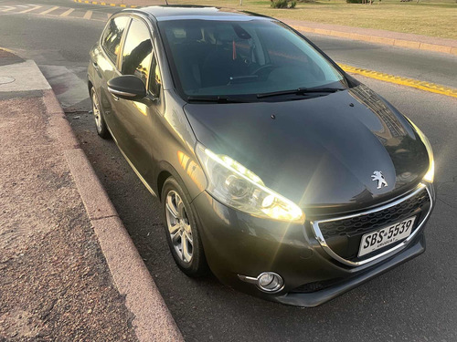 Imagen 2 de 8 de Peugeot 208 1.2 Full