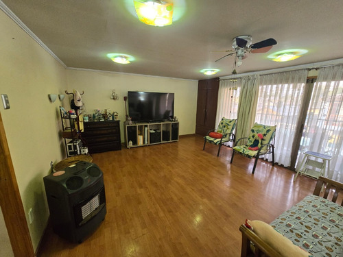 Vende Casa Calle Sargento Candelaria Pérez, Recoleta