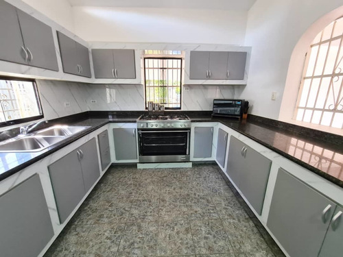 Imagen 13 de 15 de Casa En Venta En Quintas De Naguanagua(remodelada)