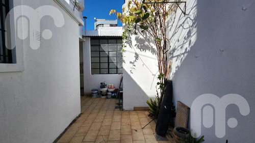 Venta Ph En La Plata Con Patio 2 Dormitorios