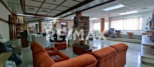 Imagen 13 de 19 de Edificio Comercial-industrial, En La Zona Privilegiada De Prados De María