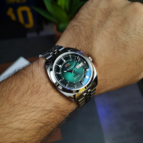 Relógio Orient Heritage Automático 3 Estrelas Yn6ss005 E1sx Correia Prateado Bisel Prateado Fundo Verde