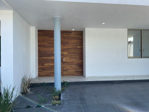 Imagen 2 de 25 de Casa 1-c Con Sotano Y Roof Garden En La Cima De Zapopan