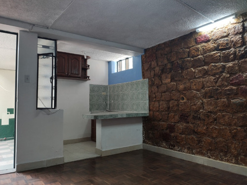 Imagen 10 de 15 de Alquiler Suite Para Estudiante O Joven Profesional, Ubicada En Sector Familiar, Cerca De Universidades, Lineas De Buses, Área De Restaurantes Y Demás Servicios.