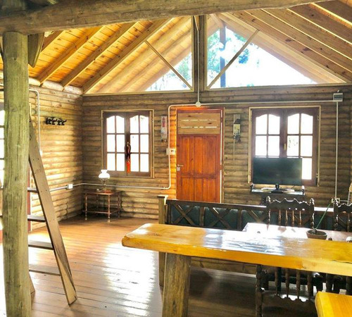 Casa Estilo Cabaña En La Caleta