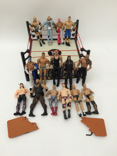 Lote De 15 Luchadores De La Wwe Con Ring Y Una Mesa Mattel