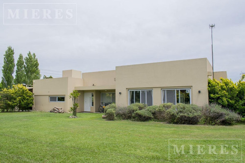 Imagen 8 de 30 de Lindisima Casa En Venta Con Vista Al Lago En Chacras De La Cruz