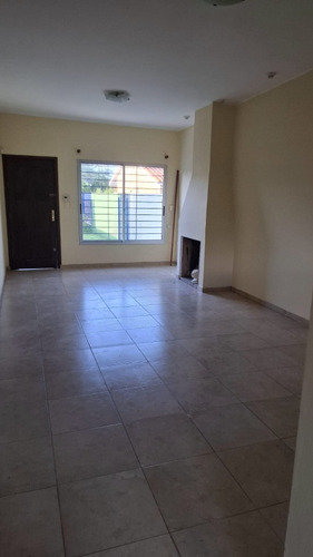 Alquiler Casa 2 Dorm Y Demas, Hogar, Parrillero, Cercada Sur