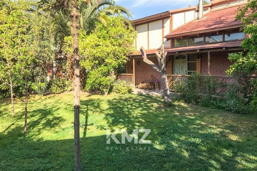 Casa En Venta De 8 Dorm. En La Florida