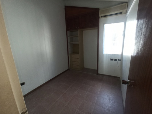 Imagen 5 de 15 de En Venta Townhouse En El Remanso, Residencia Villa Maporal, San Diego.