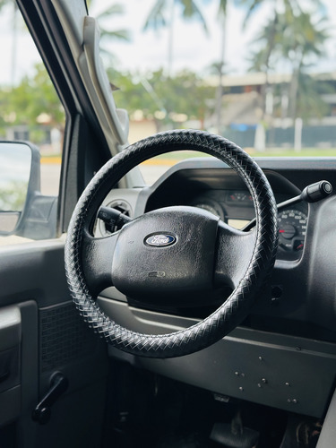 Ford Econoline 2012 E-350 15 Pas V8