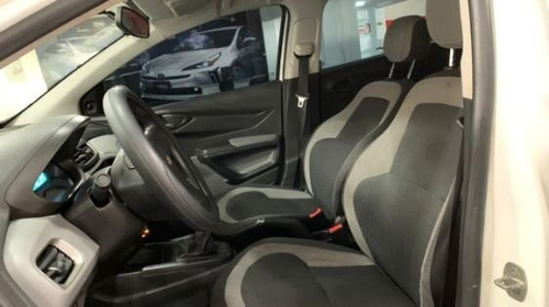 Imagem 8 de 10 de Chevrolet Onix 1.0 Ls Spe/4 2016/2016 Branco