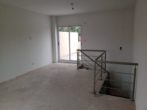 Triplex De 5 Ambientes A Estrenar Ubicado En El Barrio De Florida Oeste