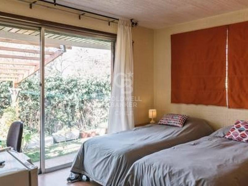 Casa Esquina Tradicional Cercana A Clínica Alemana