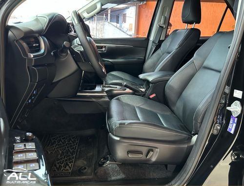 Toyota Hilux SW4 2.8 D-4D TURBO DIESEL SRX 7L 4X4 AUTOMÁTICO