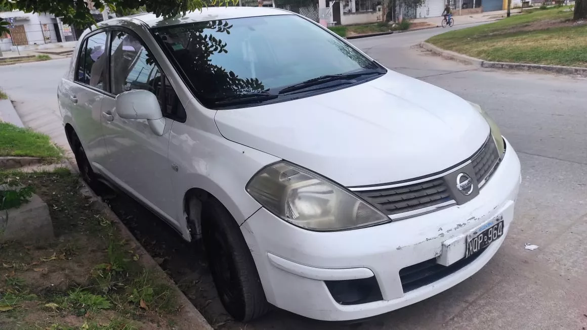 Nissan Tiida 1.8 Visia