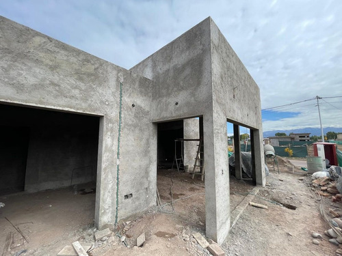 Casa En Venta - Bº La Quebrada - Lujan
