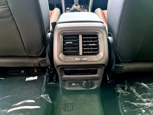 Imagen 18 de 19 de Volkswagen Tiguan Elegance 4x4 Turbo