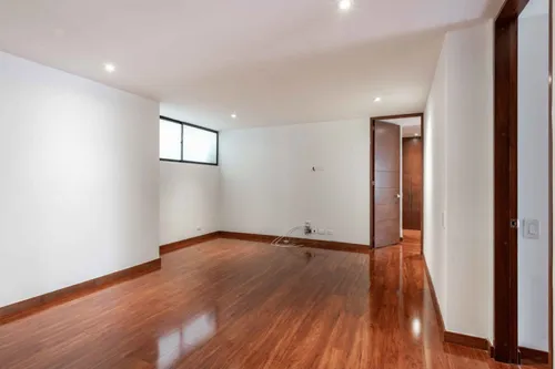 Apartamento En Venta En Chicó Navarra. Cod V7943