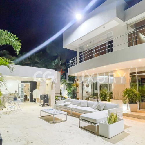Cgi+ Luxury Lecheria Vende Espectacular Casa En La Urb. Las Villas
