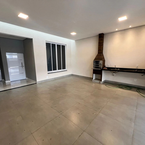 Casa De 3 Quartos E 3 Banheiros