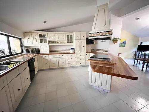 Casa En Venta En Jardines En La Montaña