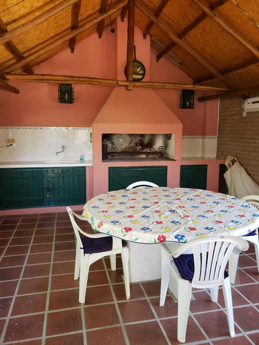 Casa En Cabalango-frente Al Rio-dos Dormitorios Y Dependencia De Servicio