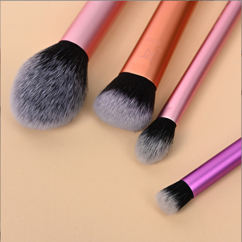 . 2024 Real Techniques, Everyday Essentials, Set De Brochas