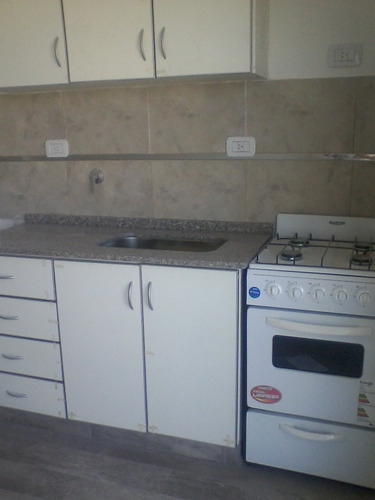 Imagen 2 de 7 de Venta Depto 2 Ambientes Av San Martin Caseros 2° Piso Con Cochera