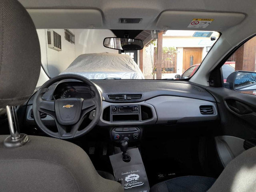 Imagen 10 de 12 de Chevrolet Onix 2017 1.4 Joy Ls + 98cv