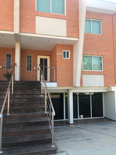 Luis  V  Ofrece En Venta Townhouse Residencias Doral Park Ubicado En La Urbanización Mañongo Valencia   Estado Carabobo 