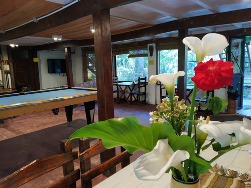 Histórica Casona De Familia Thompson En Alquiler En Delta Del Tigre. 8 Suites Tipo Hotel, Alojamiento Para 20 Personas Cómodas. Piscina, Terrazas Sobre El Arroyo. Tranquilidad Total. Paz.