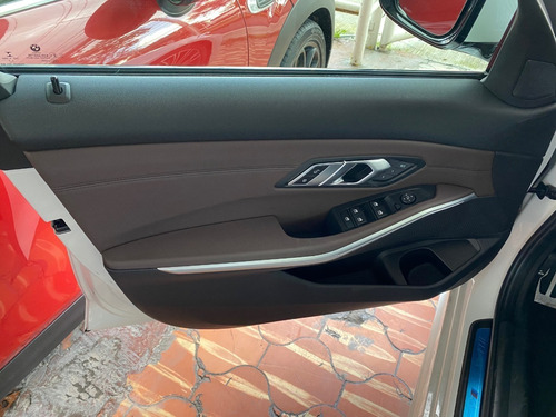 Imagen 8 de 15 de Bmw Serie 3 Sedán 330ia Sport Line Piel Qc 2020