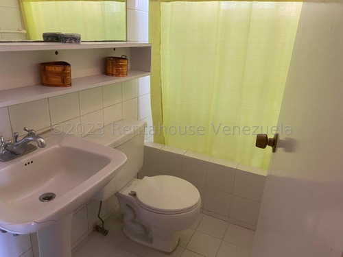 Extraordinario Townhouse De 3 Niveles Ubicado En Conjunto Cerrado Comodidad Perfecta Para La Familia. Está En La Alameda