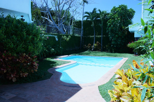Imagen 18 de 26 de Casa De Una Planta En Venta Sobre Avenida Campestre