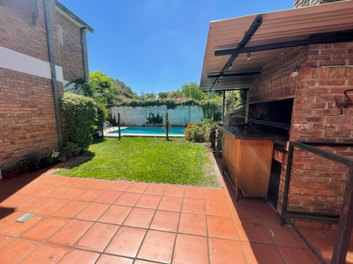 Venta-casa C/jardín En Inmejorable Ubicación En Monte Grande