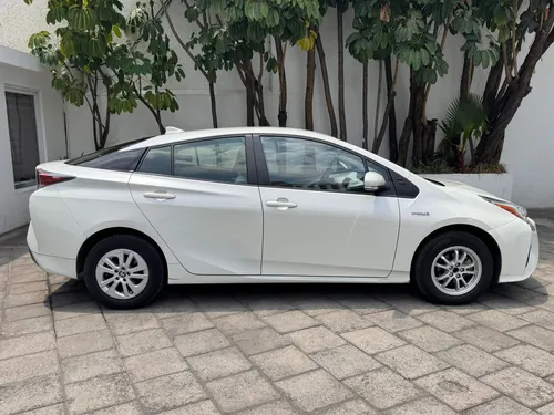 Toyota Prius 1.8 Premium Cvt