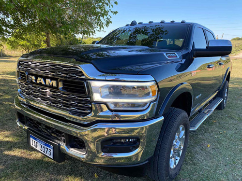 Dodge Ram 2500 Laramie 6.4 L