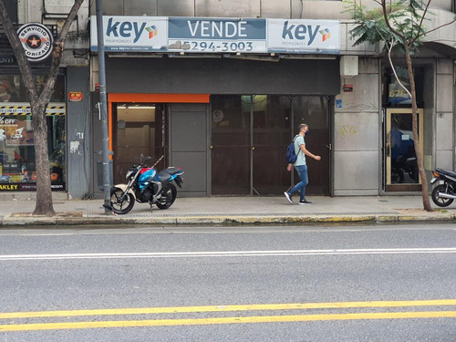 Alquiler Local 220 M2 Con Gran Vidriera Ex Carrefour Express - Apto Todo Rubro