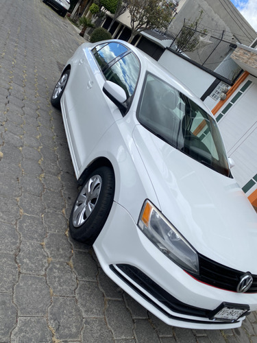 Volkswagen Jetta 2.0 L4 At 113 hp