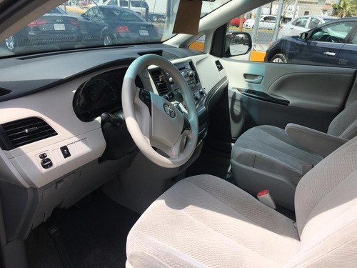 Imagen 3 de 11 de Toyota Sienna Le 2013