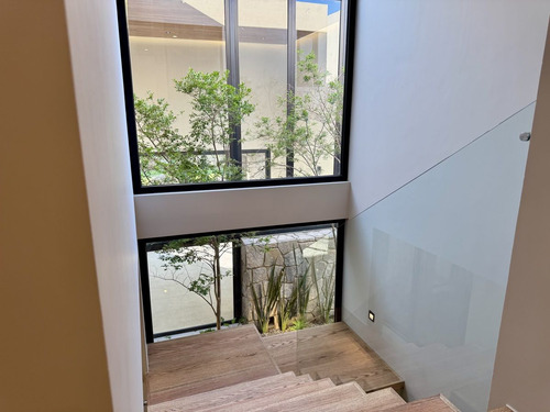 Residencia De Lujo Con Alberca, Área Verde Posterior- Altozano