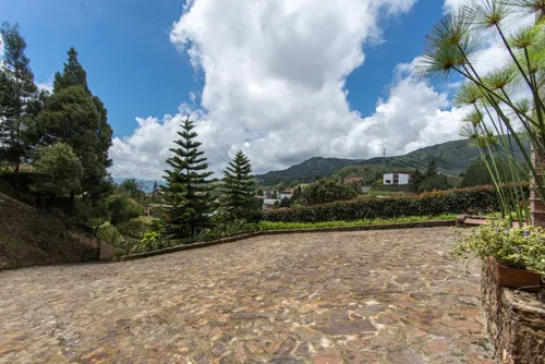 Casa En Venta En Loma Del Escobero. Cod V1148