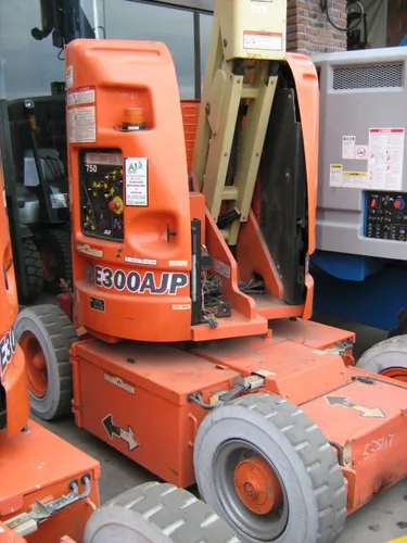 Brazo Articulado Cigüeña Cherry Picker JLG Elev 11,14 Mts