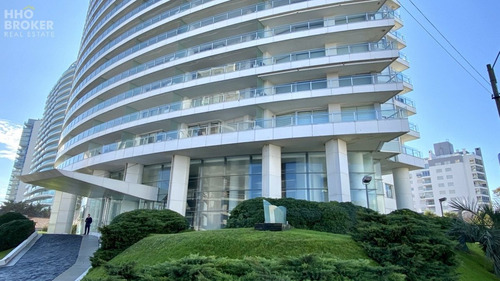 Imagen 24 de 30 de Departamento En Venta. Vista Al Mar. Playa Mansa. - Punta Del Este Mansa