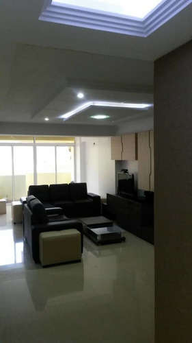 Imagen 7 de 14 de Loreans Godoy Vende Apartamento Res. Royal Palace. El Parral