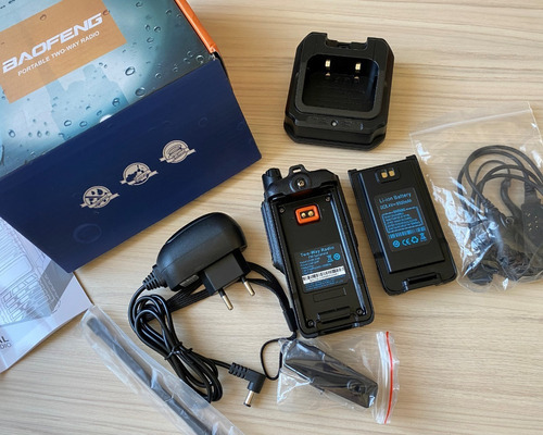 Walkie Talkie Baofeng Uv9r Era Impermeável 15 Watts Uhf Vhf Bandas De Freqüência Vhf136 - 174mhz, Uhf400 - 520mhz Cor Azul