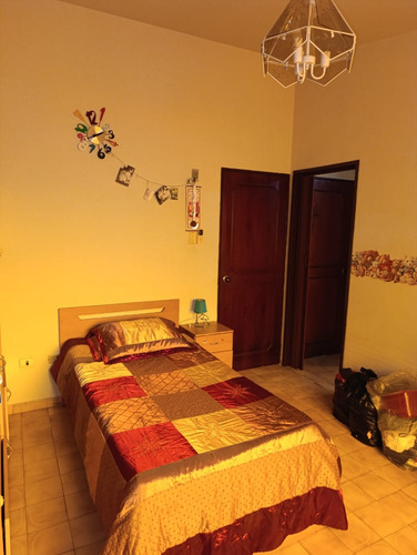 Casa En Venta En Valles De Camoruco Calle Cerrada Mcc